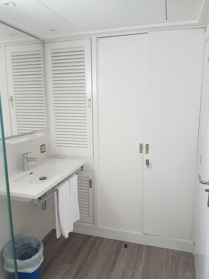 Ferrera Pins Apartment
